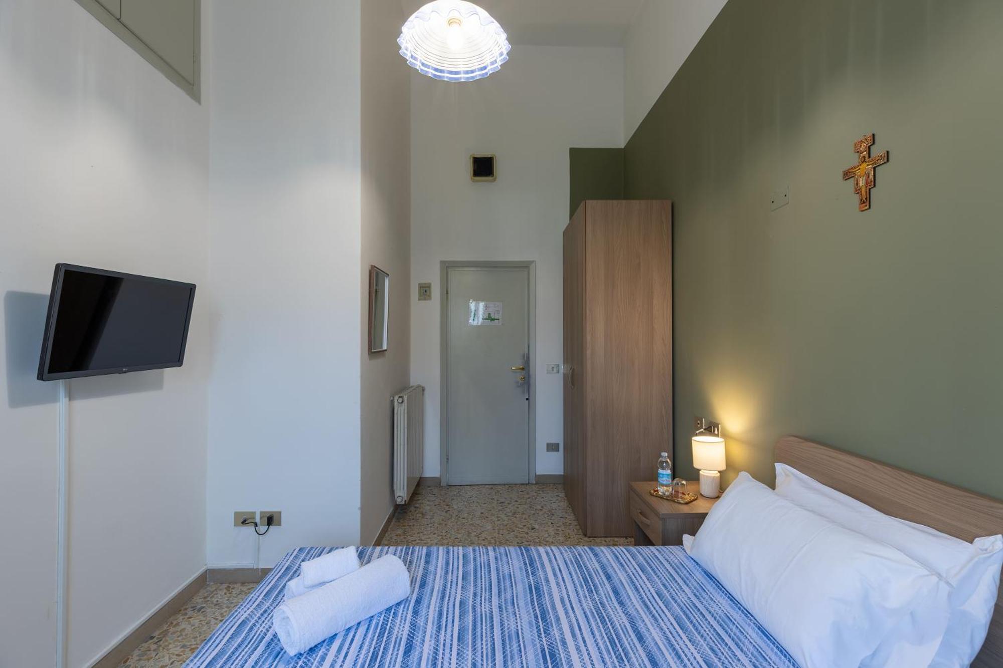 Single Room with Balcony,1557915931:JPEG