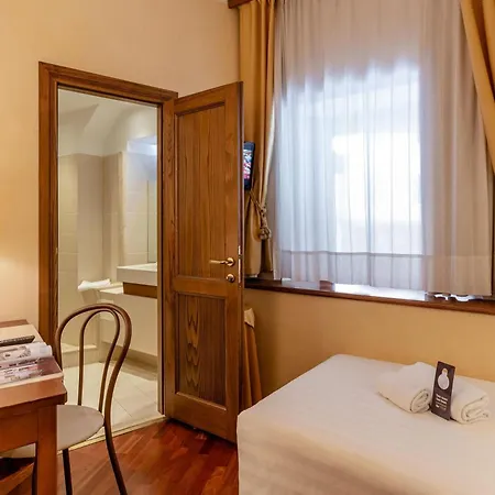 B&B Hotel Firenze Pitti Palace Al Ponte Vecchio-2